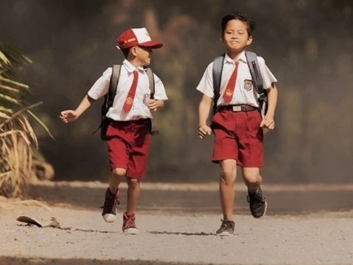 8 Cara Mengajarkan Anak agar Mau Berbagi