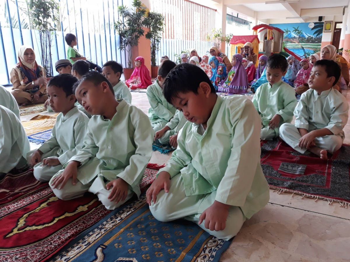 Hadits mendirikan shalat untuk anak tk