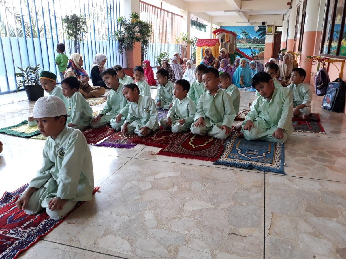 Hadits mendirikan shalat untuk anak tk