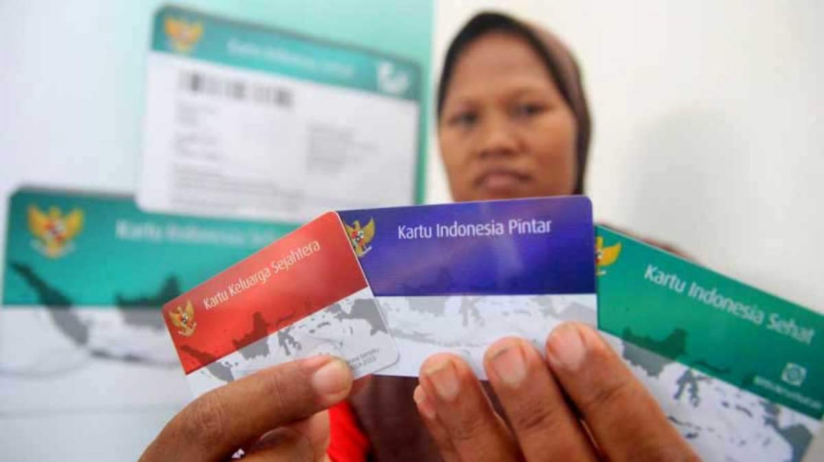 Foto Ini Perbedaan Kartu Indonesia Pintar dan Bantuan Siswa Miskin Foto Ini Perbedaan Kartu Indonesia Pintar dan Bantuan Siswa Miskin