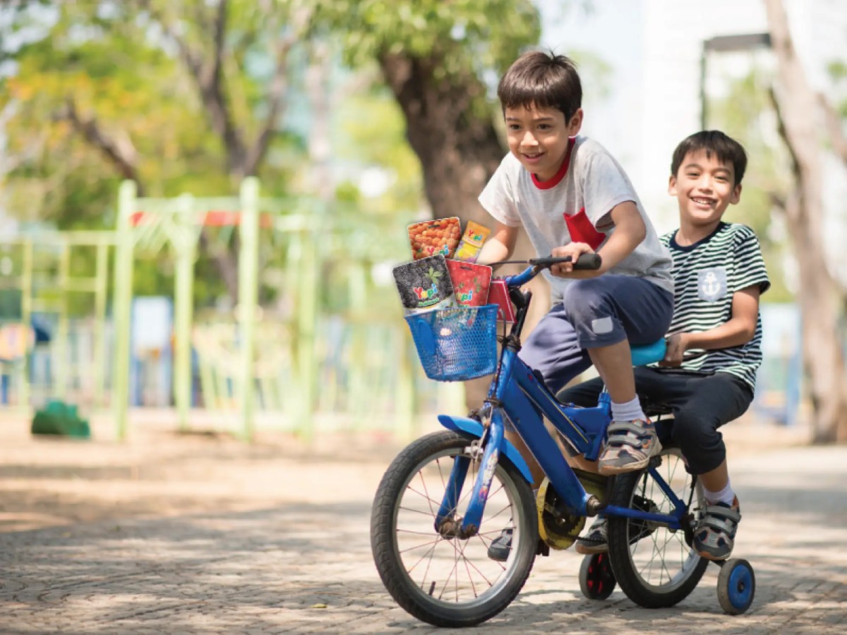 Anak sekolah berbaris