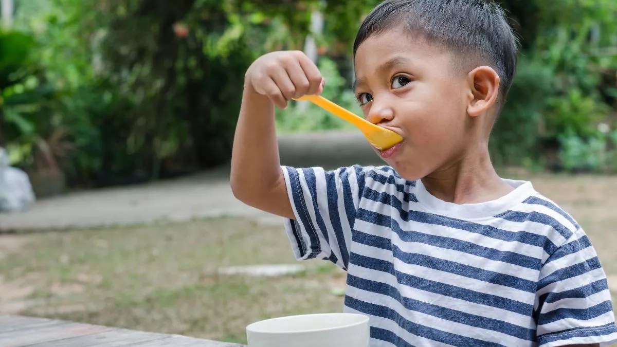 9 Makanan dan Minuman untuk Anak yang Sariawan - KlikDokter