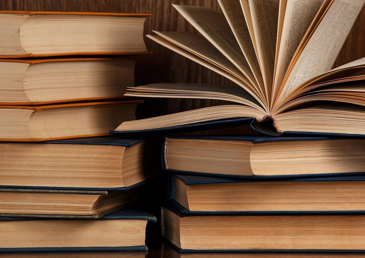 6 Rekomendasi Buku Fiksi Sejarah Terbaik, Banjir Penghargaan - GenPI.co