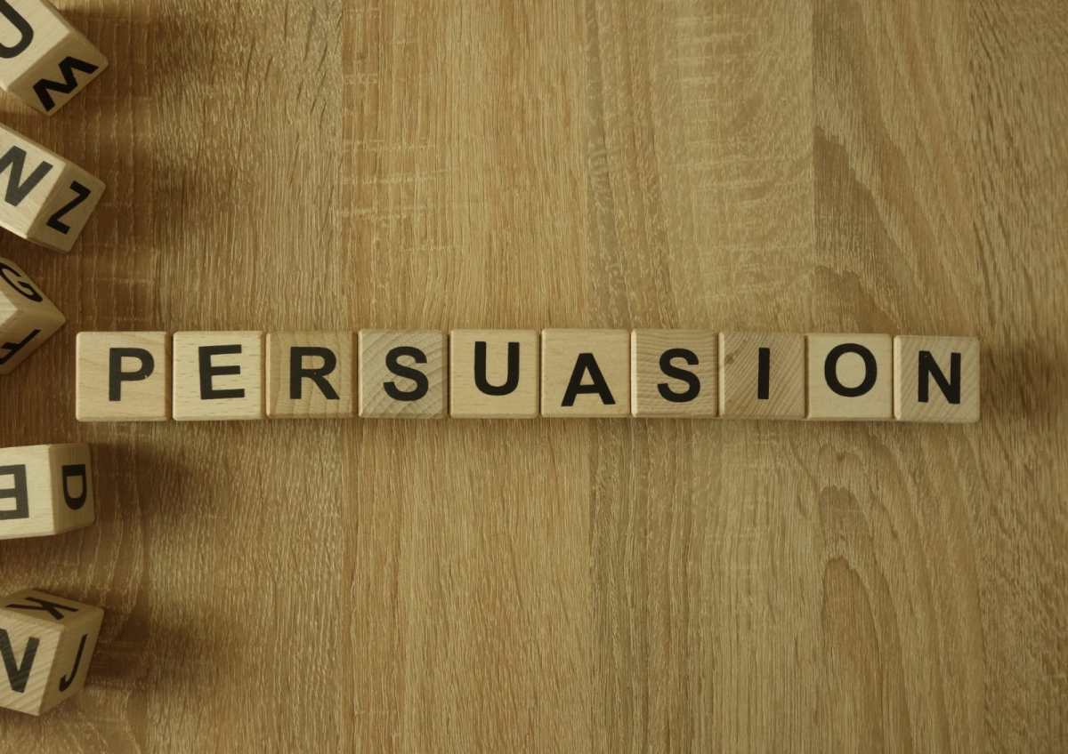 Jelaskan pengertian pidato persuasif