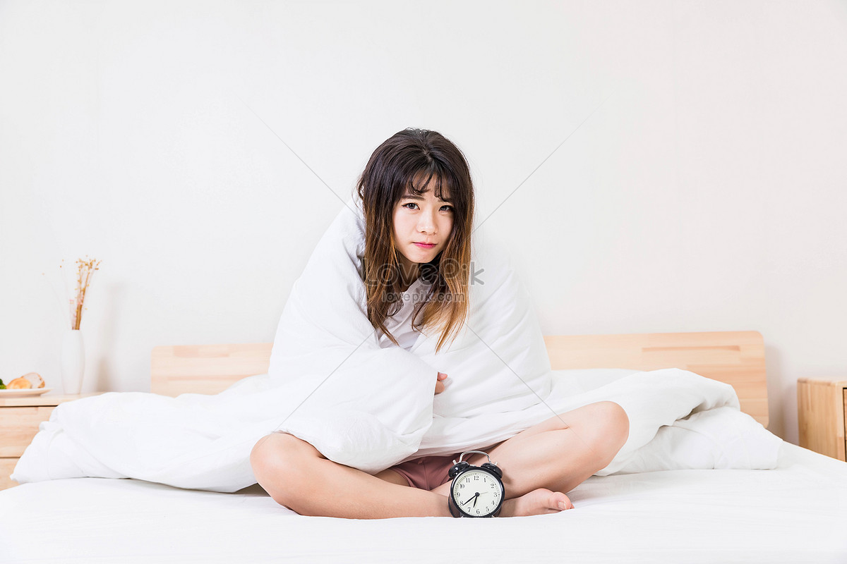 Girl Who Gets Up Picture And HD Photos | Free Download On Lovepik